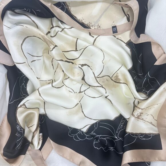 ✨New Elegant Bandana Square Silky Scarf Soft FLORAL BIG ROSE Black Brown Luxury✨ - Picture 5 of 7